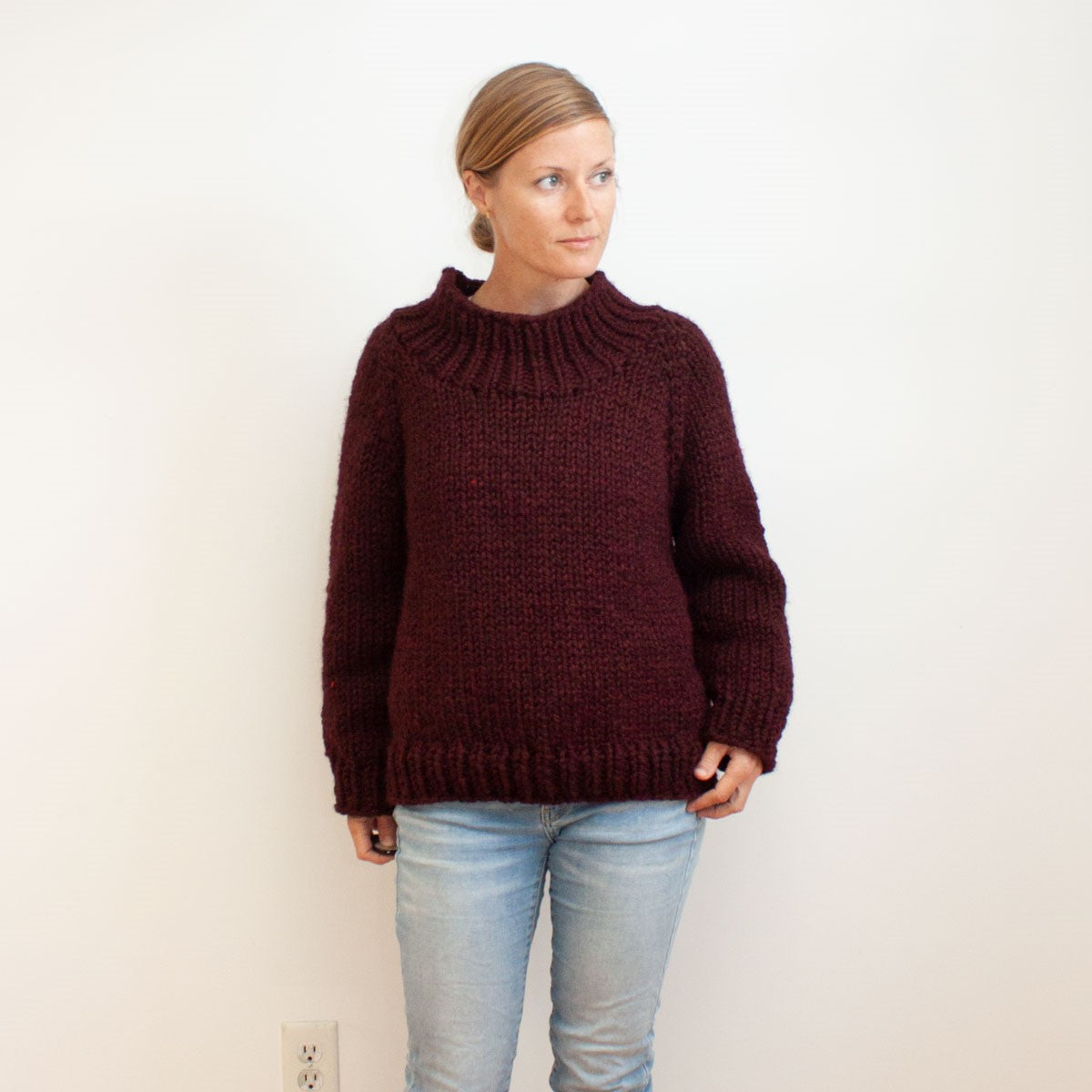 Funnel shop collar sweater